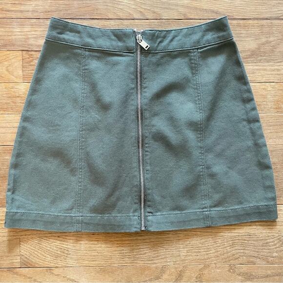 Divided army green a line zippered skirt size 4 B12 - Picture 1 of 3